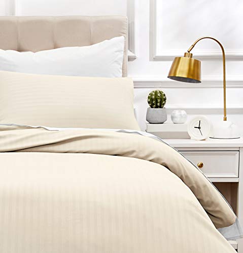 AmazonBasics - Juego de ropa de cama con funda nórdica de microfibra y 1 funda de almohada - 135 x 200 cm, crema