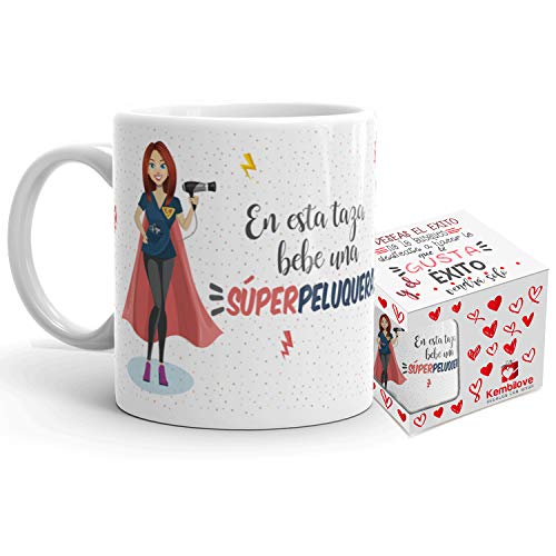 Kembilove Taza de Café Peluquera – En Esta Taza Bebe una Súper Peluquera – Taza de Desayuno para la Oficina – Taza de Café y Té para Profesionales – Taza de Cerámica Impresa – Tazas de 350 ml