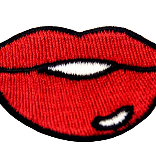 Los Labios Rojos Atractivos De Señora Bordaron El Hierro De La Insignia En Cosen En Remiendo