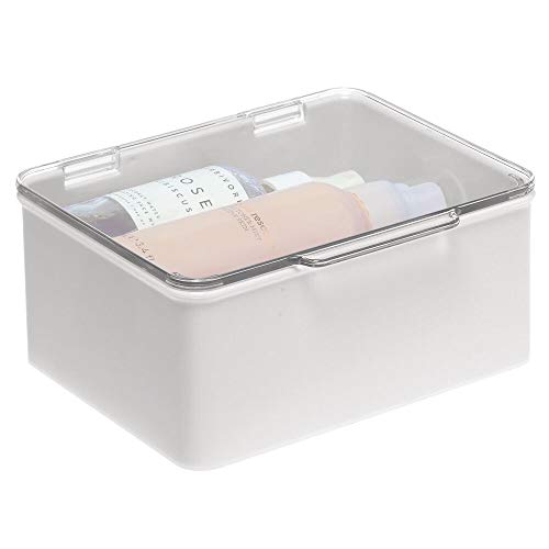 mDesign Organizador de maquillaje para lavabo o estantes de baño – Estuche de maquillaje con tapa para cosméticos, pintaúñas, etc. – Caja de plástico apilable – gris claro/transparente