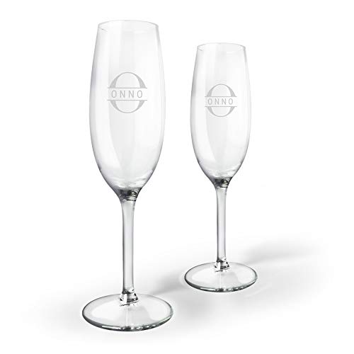 Champaña Moët & Chandon Brut personalizada con copas grabadas con nombres - una botella de champagne 0.75L