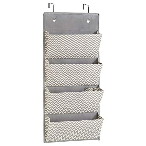 mDesign colgador ropa - Organizador armarios con 4 bolsillos de polipropileno transpirable - Perchero puerta multiusos ideal para el cuarto de los niños o el interior de sus armarios