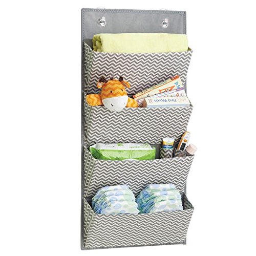 mDesign colgador ropa - Organizador armarios con 4 bolsillos de polipropileno transpirable - Perchero puerta multiusos ideal para el cuarto de los niños o el interior de sus armarios