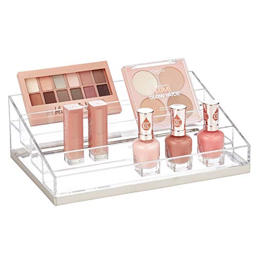 mDesign Organizador de maquillaje – Caja organizadora de maquillaje con 4 compartimentos para labiales, esmaltes, etc. – Organizador de cosméticos para baño o tocador – transparente y plateado mate