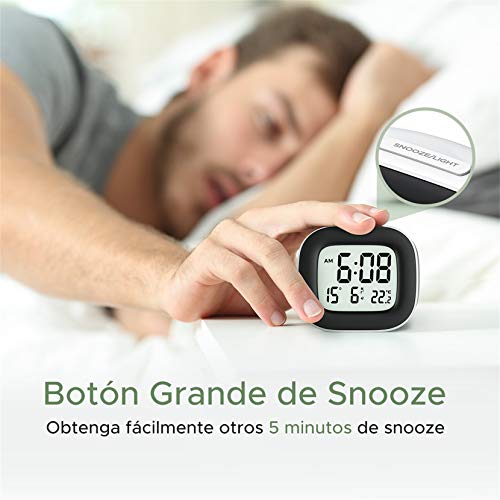 Mpow Reloj Despertador Digital con Luz de Noche, Reloj de Viaje con Pilas, Zumbador Alarma, Fecha, Temperatura, Función Snooze, 12/24 Horas, Fácil de Llevar, para Dormitorio Oficina Viaje