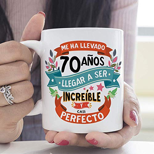 MUGFFINS Taza 70 Cumpleaños -"Me ha llevado 70 años llegar a ser increíble y casi perfecto - Regalos Desayuno Feliz Cumpleaños