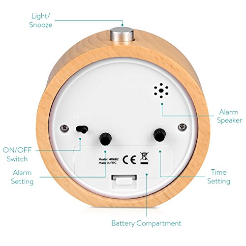 Navaris Reloj Despertador analógico - Alarma Despertador con luz y Sonido - Reloj Retro de Madera Natural Color marrón Claro - con función Snooze