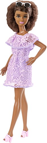 Barbie Fashionista, muñeca 32cm petite con look con vestido morado de encaje (Mattel FJF53)