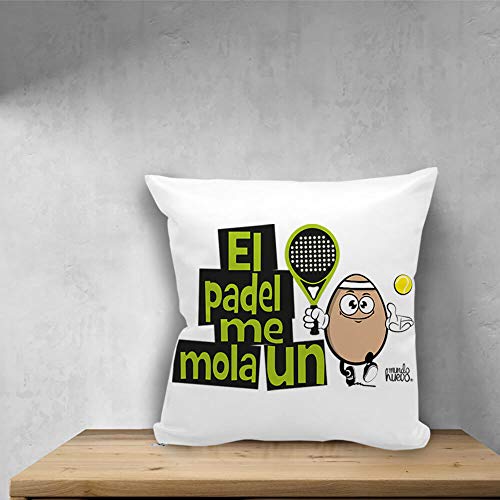 Cojin Decorativo, Original y Personalizado para Regalo, Ideal para Hobby. Incluye Relleno. El Padel me Mola un Huevo. 42,5 X 42,5 cm. Cojines con Agradable Tacto de Algodon.