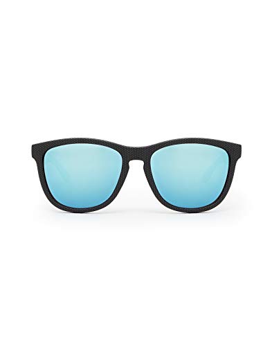 HAWKERS Gafas de Sol ONE Carbono, para Hombre y Mujer, con Montura Negra Mate con Trama y Lente Azul Claro Efecto Espejo, Protección UV400