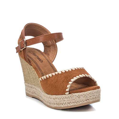 REFRESH - Sandalia de Cuña para Mujer - Sandalia con Cierre de Hebilla - Tacón 10 cm - Color Camel - Talla 39