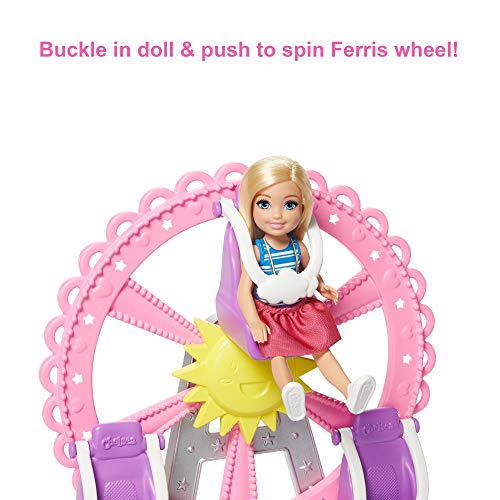 Barbie Parque de Atracciones del Club Chelsea muñeca Rubia de 15 cm con Conjunto y Accesorios, Noria, Coches de Choque, Cachorro y Mucho más (Mattel GHV82)