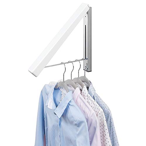 mDesign Colgador de ropa abatible para tendedero – Escuadra metálica para prendas que se van a enviar a la tintorería – Perchero de pared plegable con barra para colgar perchas de ropa – blanco