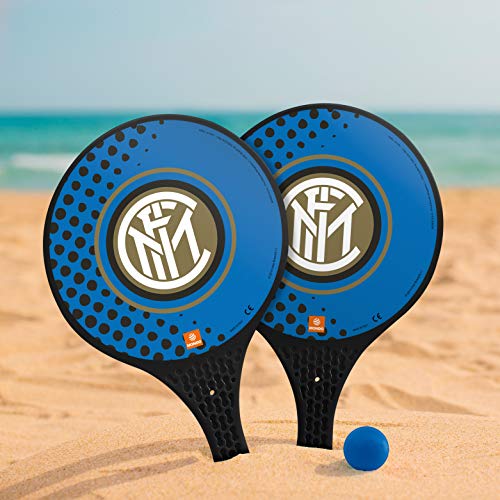 Mondo Toys – 2 Raquetas de plástico – Pelota de Goma – Juego de Playa para niños y Adultos – Producto Oficial del F.C. Inter Milano – Unisex – 15024