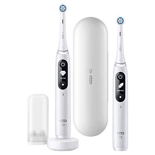 Oral-B iO 7n Cepillo Eléctrico Recargable Tecnología De Braun, 2 Mangos Blancos Diseño De Alta Gama Y Tecnología Magnética, Pantalla En Blanco Y Negro, 2 Cabezales De Recambio, 1 Funda Viaje Premium