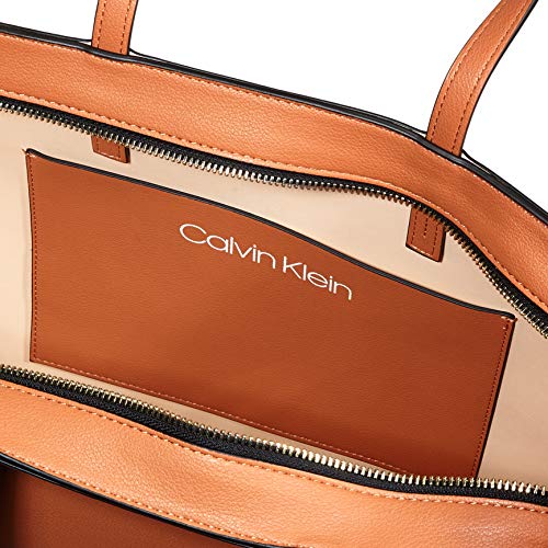 Calvin Klein - Ck Must Shopper Md, Bolsos totes Mujer, Marrón (Cuoio), 1x1x1 cm (W x H L)