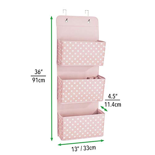 mDesign Organizador de armarios con 3 bolsillos – Sistema de almacenamiento para habitación infantil – Estantes colgantes con estampado de puntos para zapatos y ropa infantil – rosa/blanco