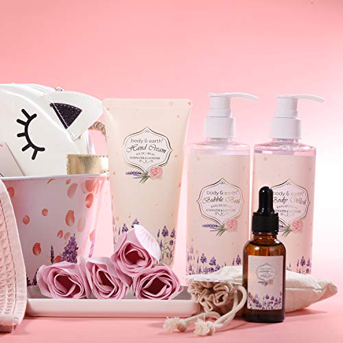 Regalo de Spa Hogareño para Ella - Body&Earth Cesta de Regalo de 9 Piezas a Rosa y Lavanda, Inclute Baño de Burbujas, Loción Corporal, Lufa de Baño y Más, Regalos Originales