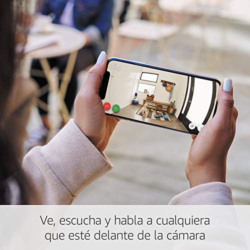 Presentamos la Ring Indoor Cam, cámara de seguridad compacta, con alimentación por cable, HD, comunicación bidireccional, compatible con Alexa | Incluye 30 días gratis del plan Ring Protect | Negro