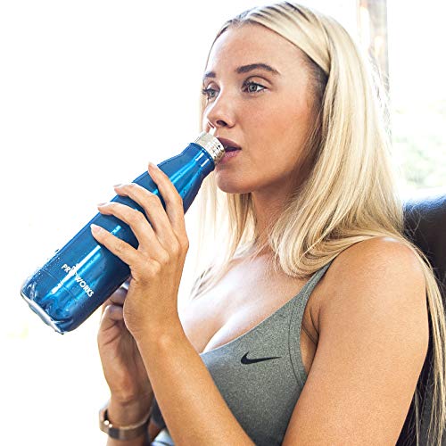 Proworks Botellas de Agua Deportiva de Acero Inoxidable | Cantimplora Termo con Doble Aislamiento para 12 Horas de Bebida Caliente y 24 Horas de Bebida Fría - Libre de BPA - 1L - Azul Metalizado