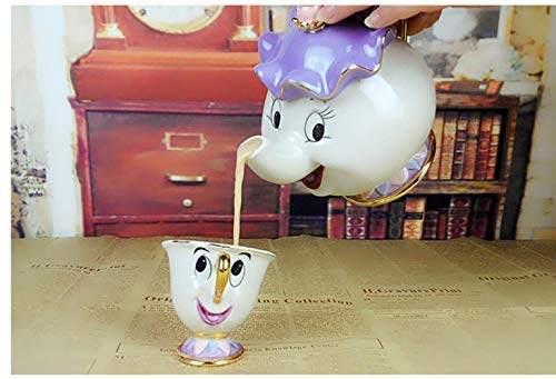 Tetera con diseño de la Bella y la Bestia con texto en inglés "Mrs. Potts Chip" y taza