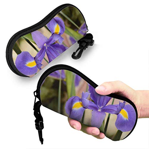 Flor de iris floreciente en un prado Estuches para anteojos para niñas Estuche de anteojos personalizado Estuche de neopreno portátil ligero Estuche blando Estuche de gafas de sol para hombre