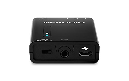 M-Audio Bass Traveler - Amplificador portátil de auriculares alimentado por batería cos 2 salidas y potenciador de 2 niveles