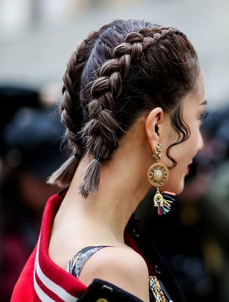 20 impresionantes trenzas para el pelo corto que te encantarán></p><p></p><p></p><p>Las trenzas en cascada son uno de los peinados de <a href=