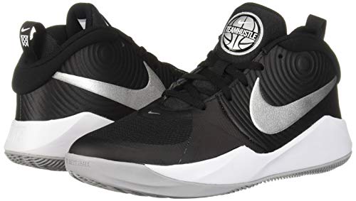 Nike Team Hustle D 9 (GS), Zapatos de Baloncesto Unisex Niños, Multicolor (Black/Metallic Silver/Wolf Grey/White 001), 35.5 EU