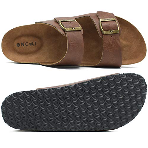 ONCAI Mules Sandalias para Hombre con Punta Abierta, Cuero Cómodas de Playa con Hebilla Zuecos Sandalias para Hombre Verano Zapatillas de Corcho para Caballeros Caqui Talla 43