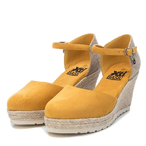 XTI - Sandalia para Mujer - Sandalia con Cierre de Hebilla - Tacón 8 cm - Color Amarillo - Talla 39