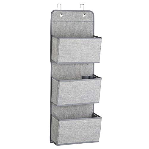 mDesign Estanteria colgante para organizar armarios - Percha para colgar ropa de bebe, peluches y toallas - Organizador de ropa para colgar - 3 bolsillos para mantas, pañales, toallas - gris