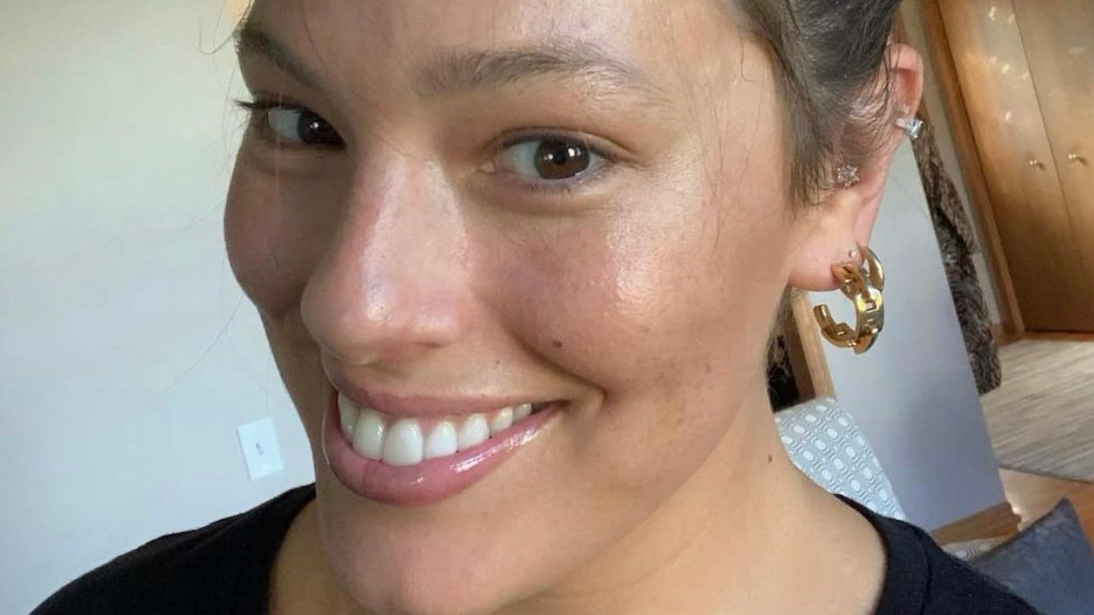 Ashley Graham compartió una nueva foto del crecimiento de su cabello después del parto