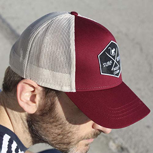 DRESSED IN MUSIC PLAY WITH ME Gorra Tipo Trucker - Visera Curvada - Diseño 5 Paneles - Parche Cosido Parte Frontal - Cierre Ajustable Snapback - Corona de Perfil bajo 24/48h (Granate/Beige)