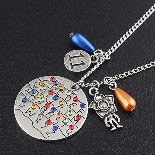 Excelente Colgante con Monster Carta Stranger Things Charms Letras Collar de Cuentas Película Joyería Collar Handstamped Alfabeto para Niña Mujer,San Valentín, Aniversario, Cumpleaños