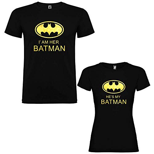 Pack de 2 Camisetas Negras para Parejas, I'am Her Batman y He's my Batman Dorado (Mujer Tamaño M + Hombre Tamaño L)