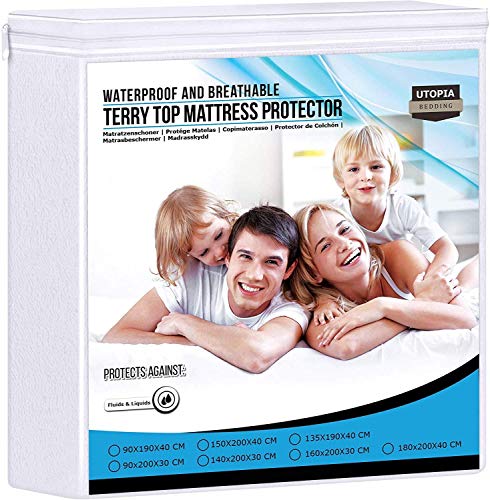 Utopia Bedding Premium 200 gsm 100% Impermeable Protector de Colchón, Funda de Colchón de Rizo de Algodón, Transpirable, Estilo Ajustado Todo Elástico (135 x 190 cm)