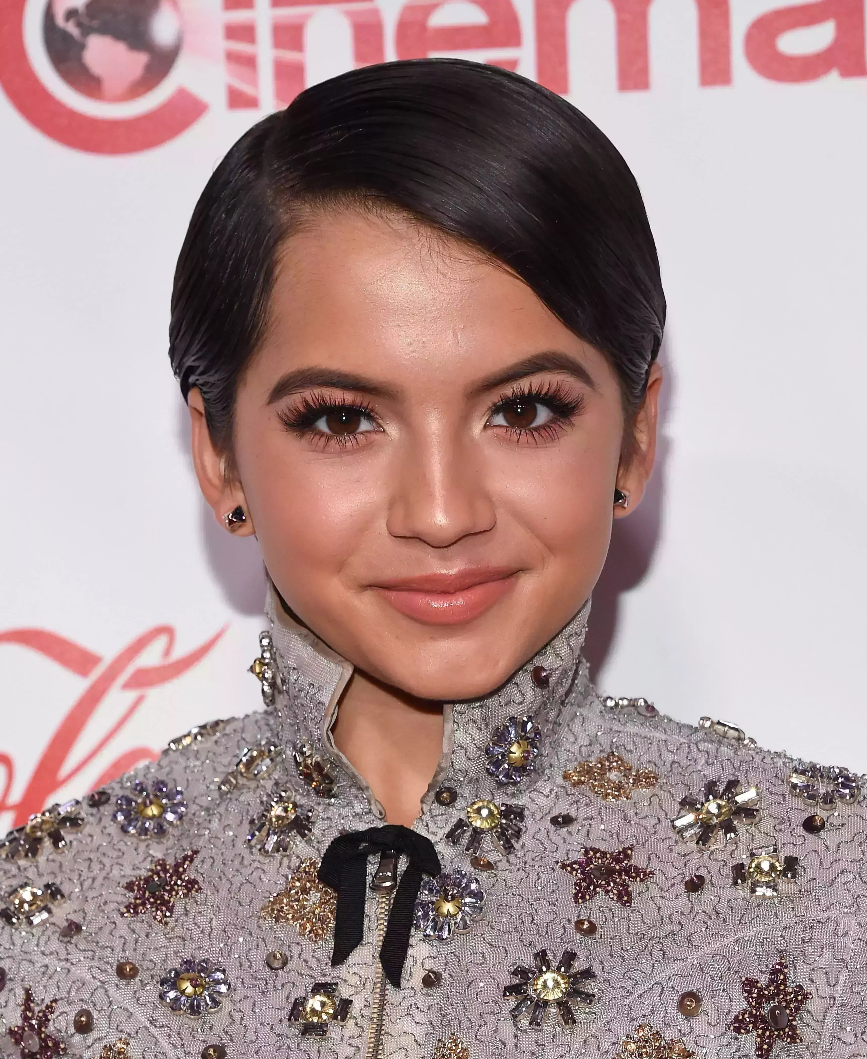 Isabella Moner’s Smooth and Sleek Pixie