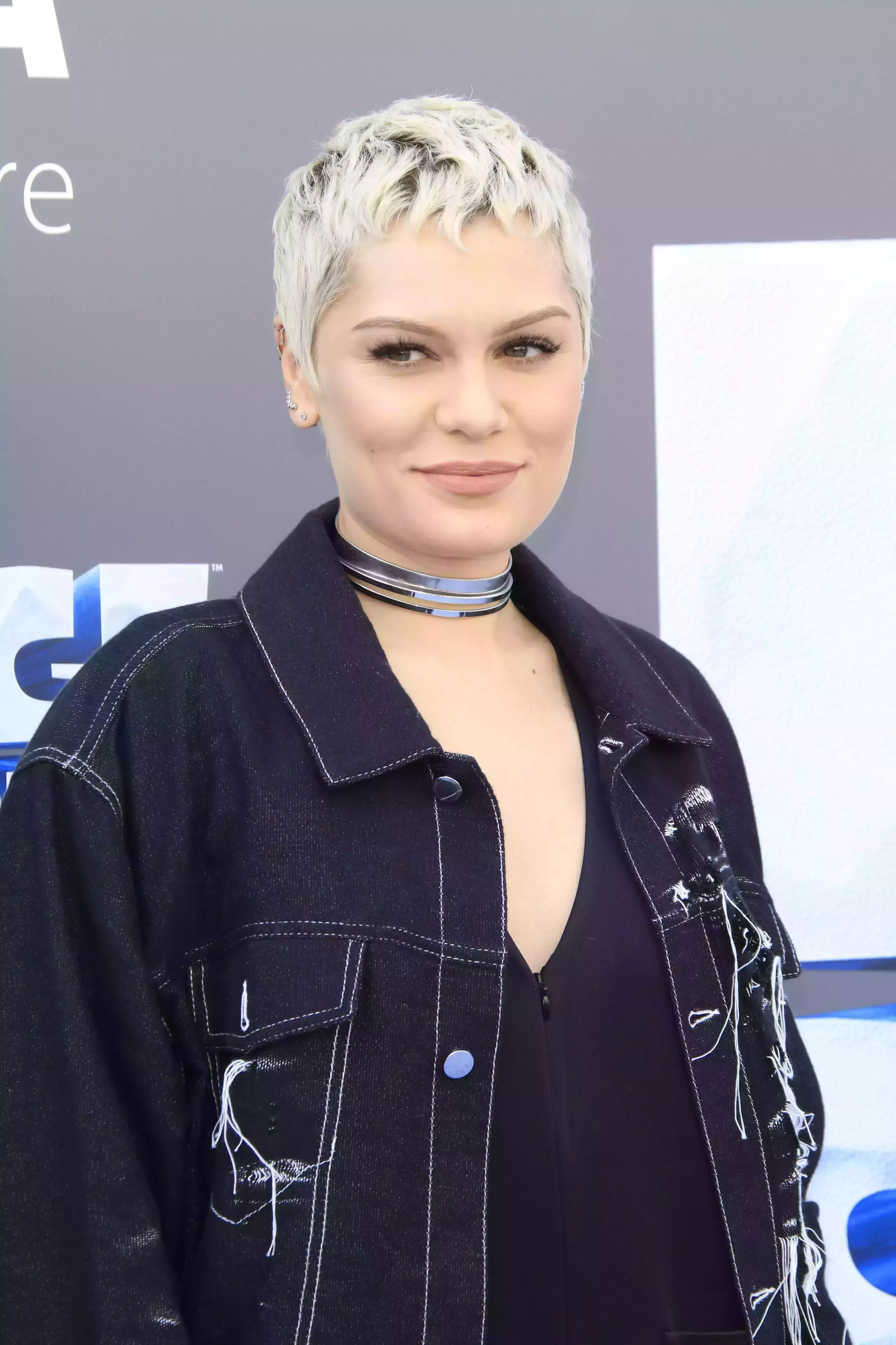 Jessie J’s Piecey Platinum-Blonde Pixie