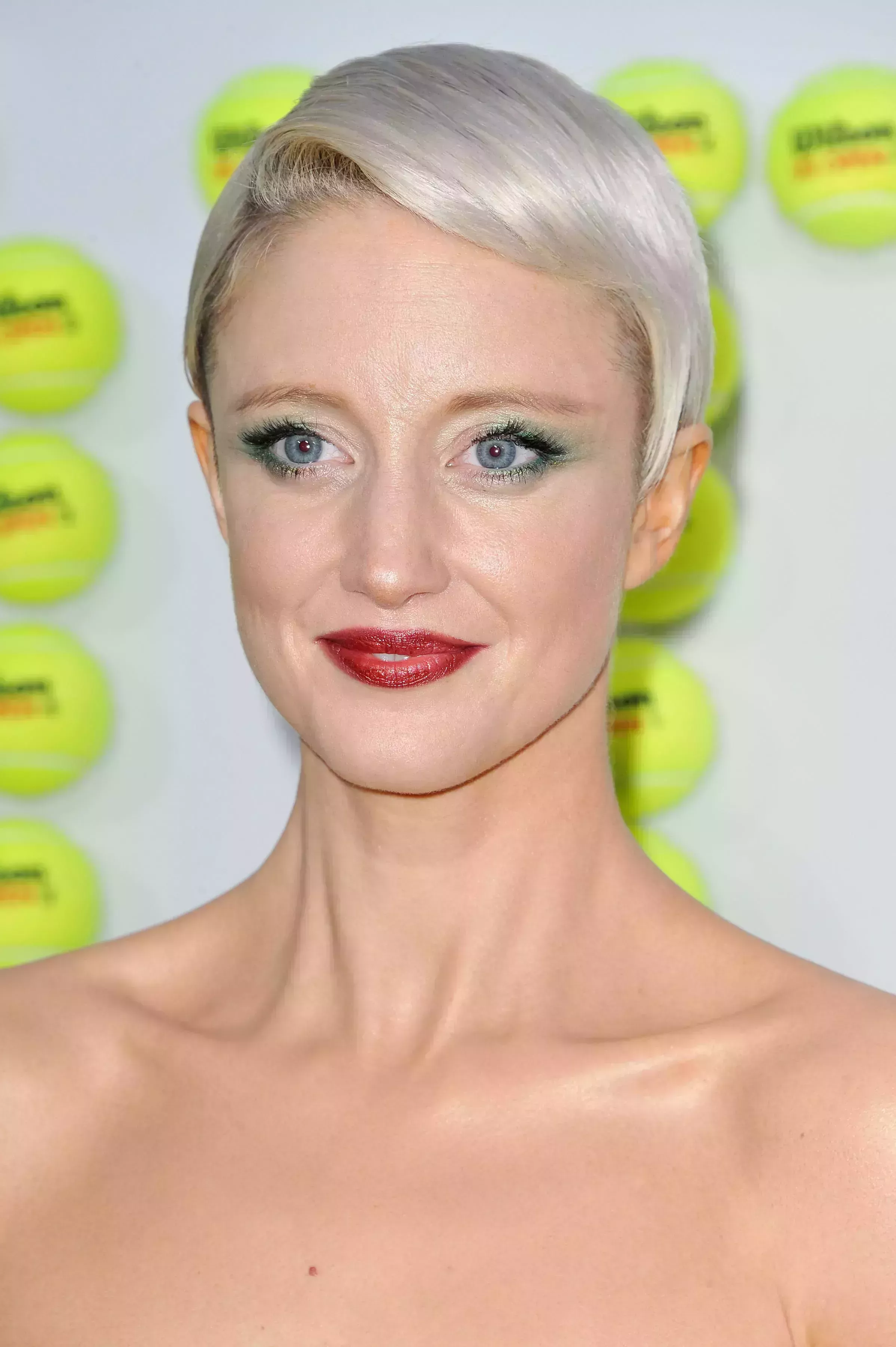 Andrea Riseborough’s Sleek Platinum-Blonde Pixie