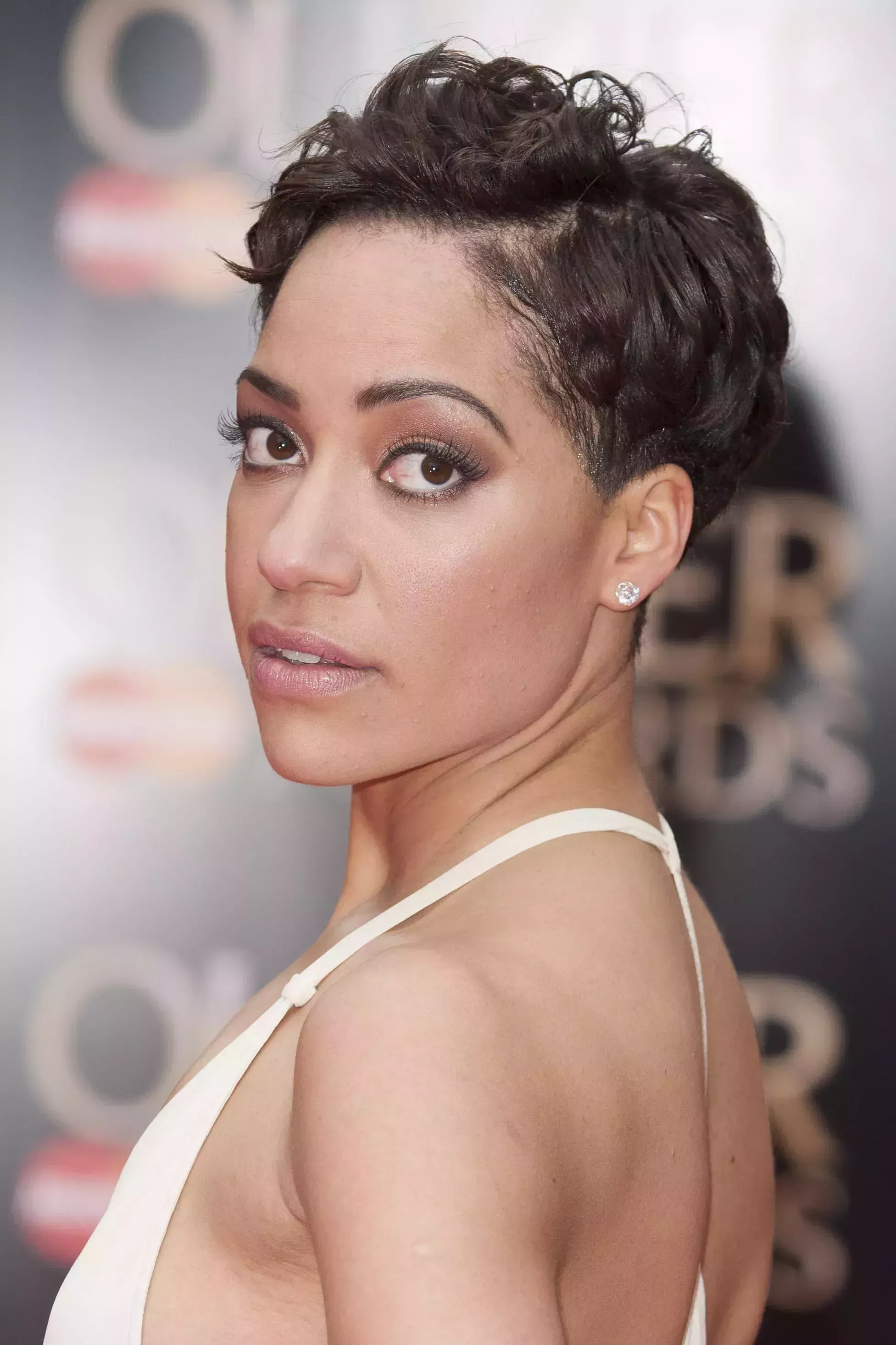 Cush Jumbo’s Curly Pixie