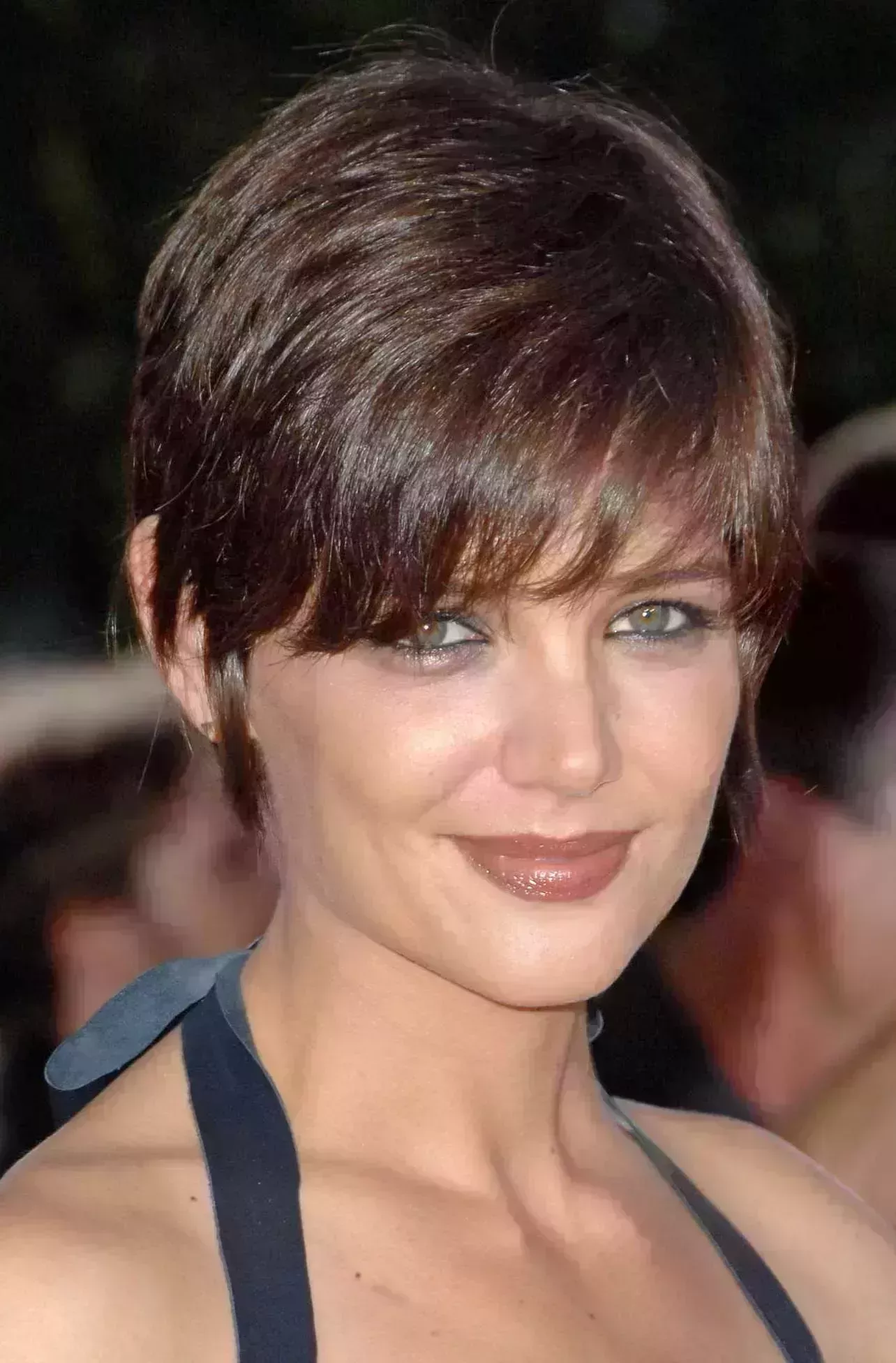 Katie Holmes ’08 Shaggy Pixie