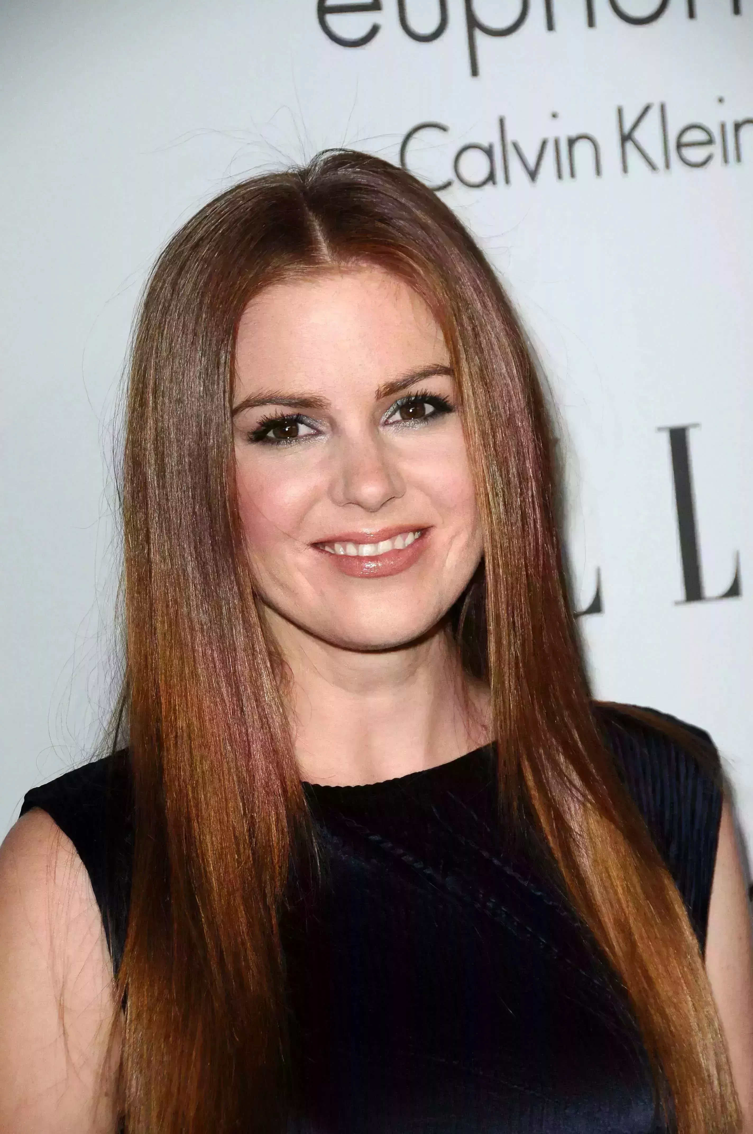 Isla Fisher’s Caramel Highlights on Brown Hair