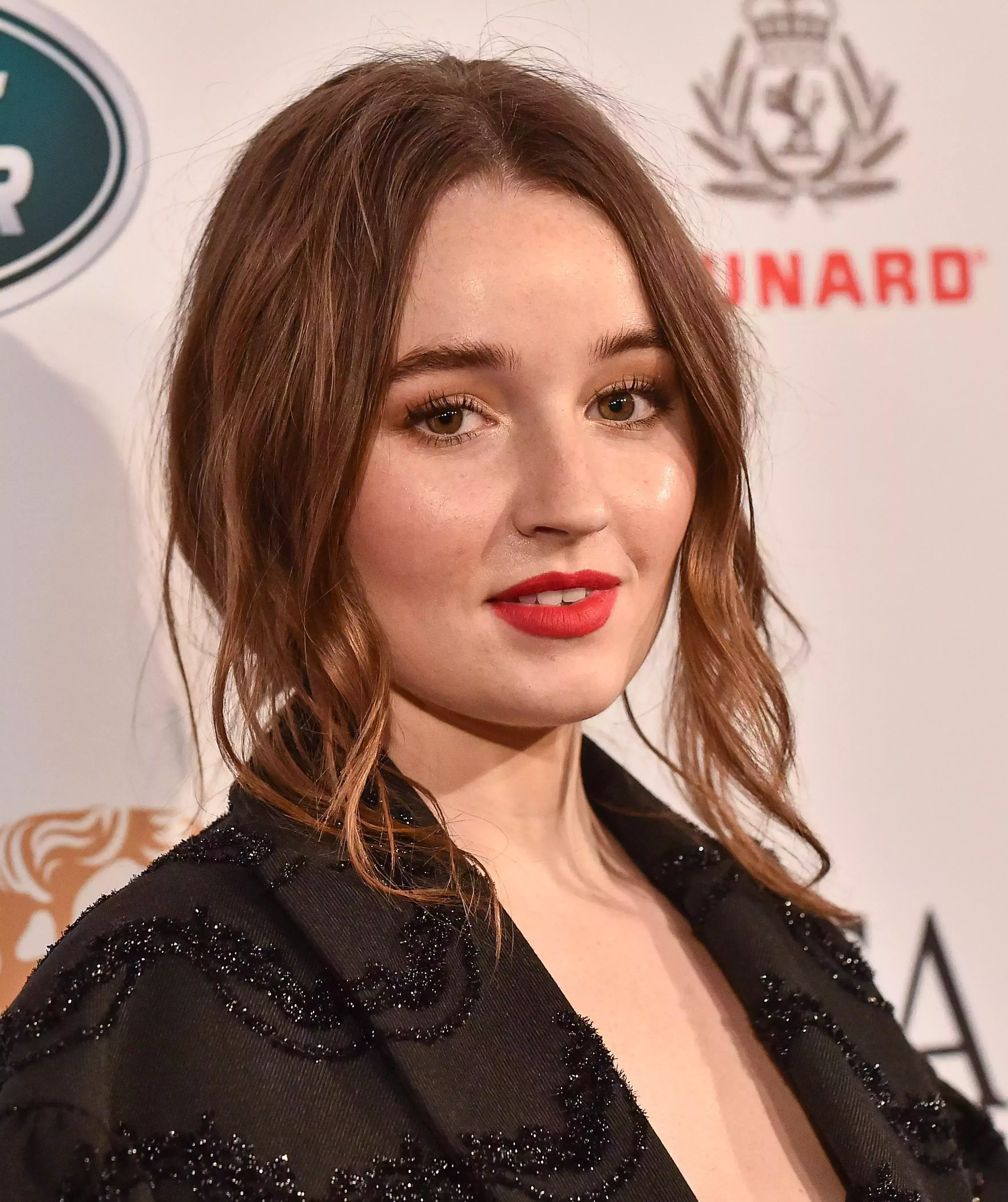 Kaitlyn Dever’s Caramel Hair with Subtle Highlights