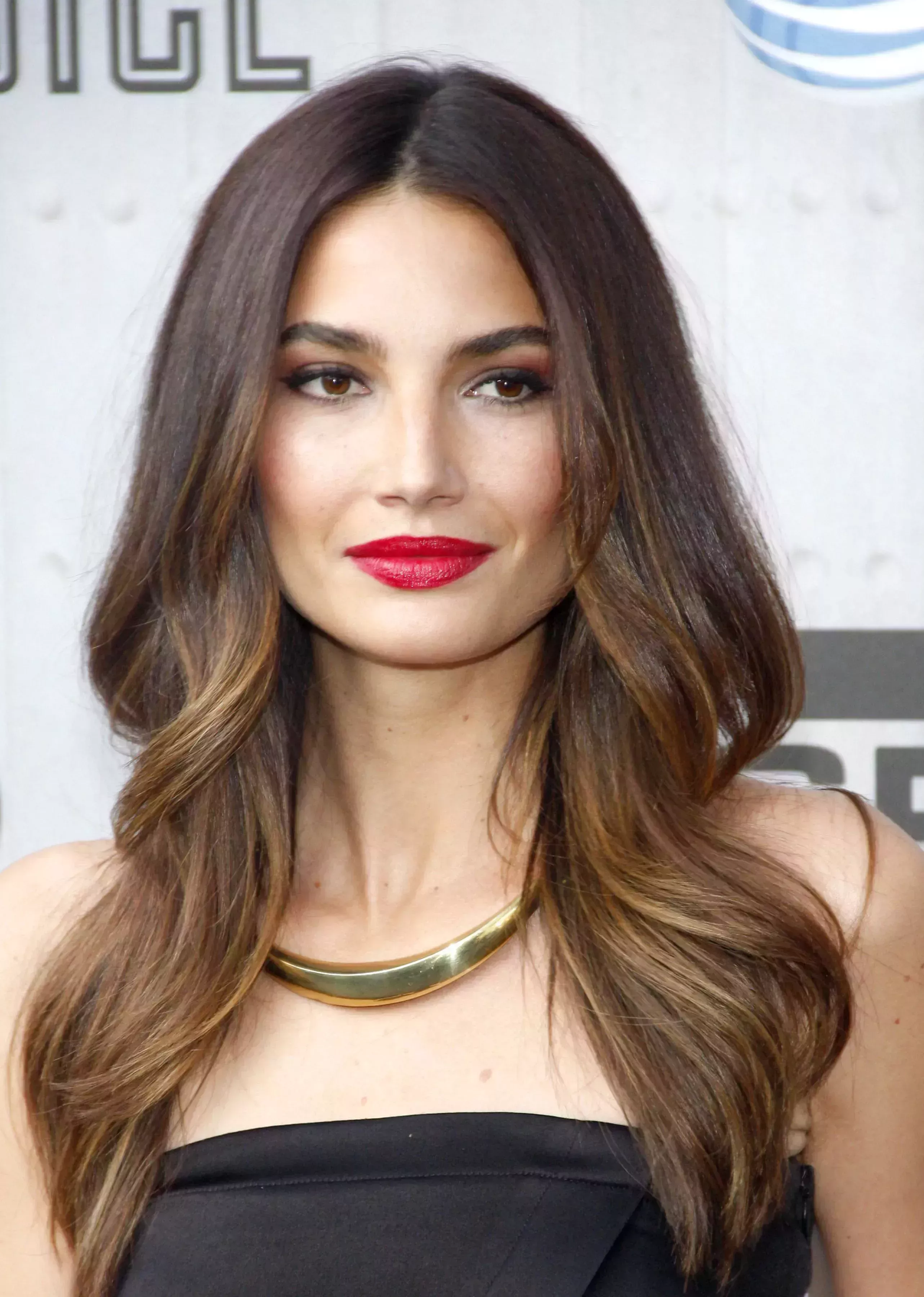 Lily Aldridge’s Subtle Caramel Ombre