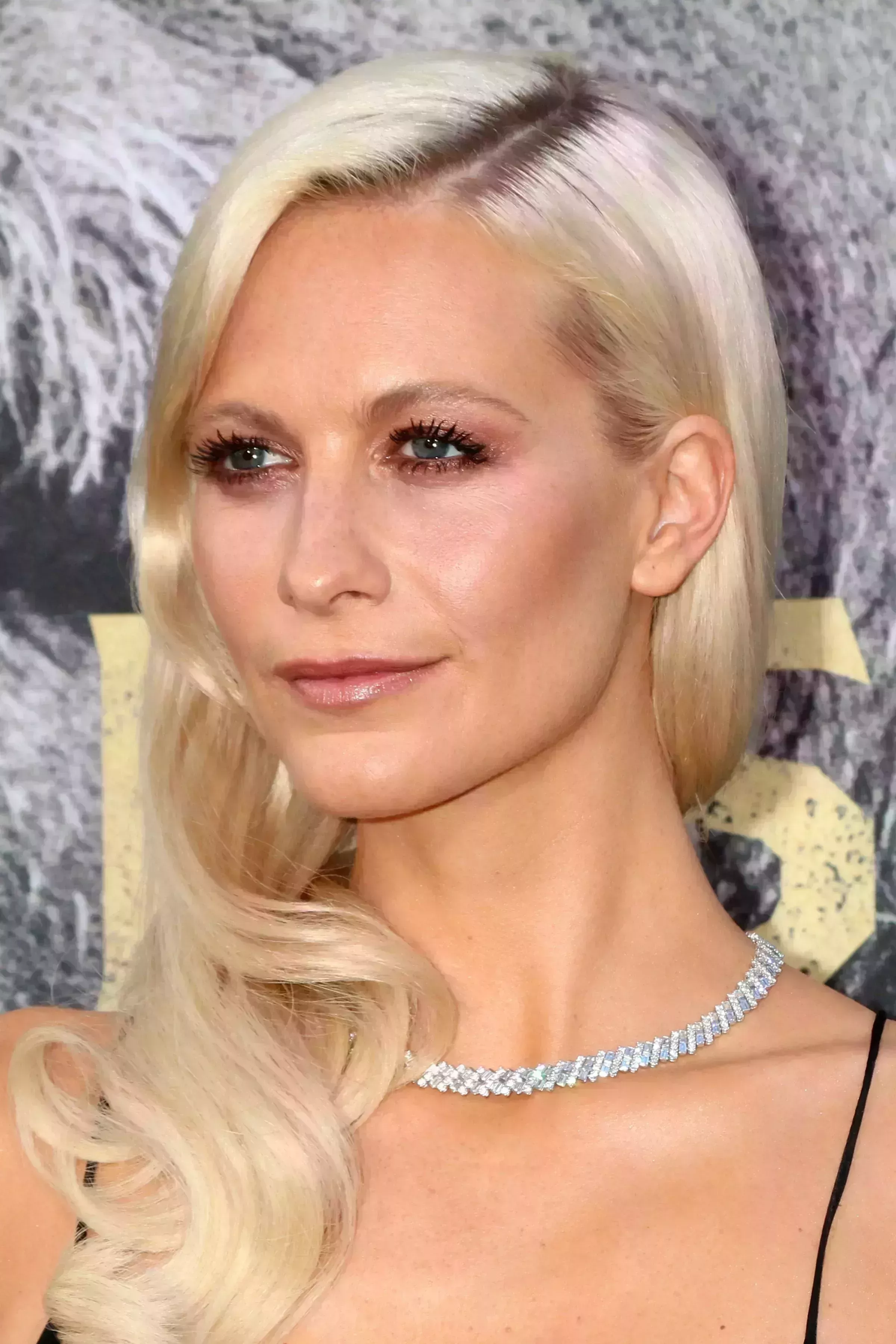 Poppy Delevingne’s Rooted Platinum Blonde Hair