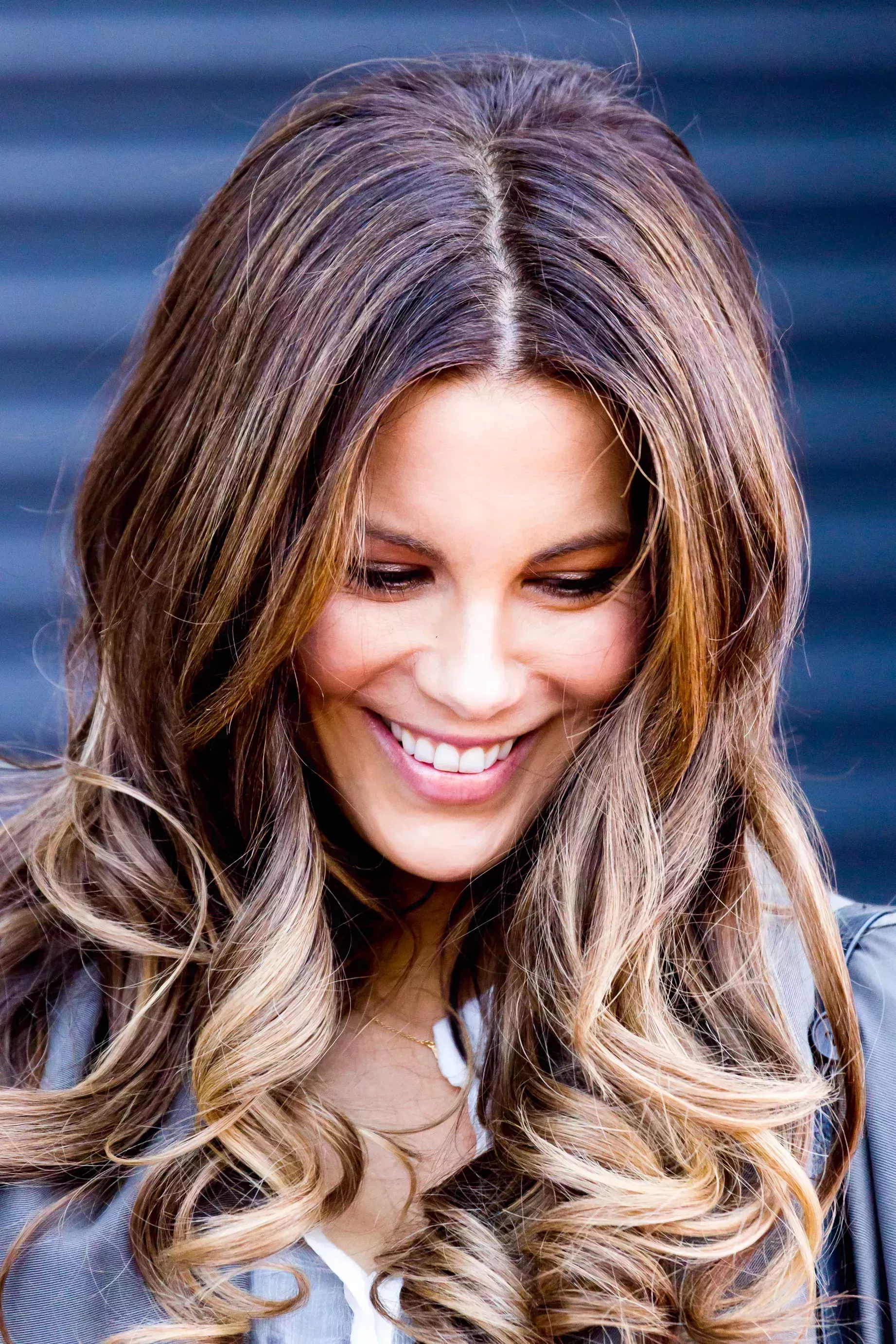 Kate Beckinsale’s Chunky Platinum Blonde Highlights on Brown Hair