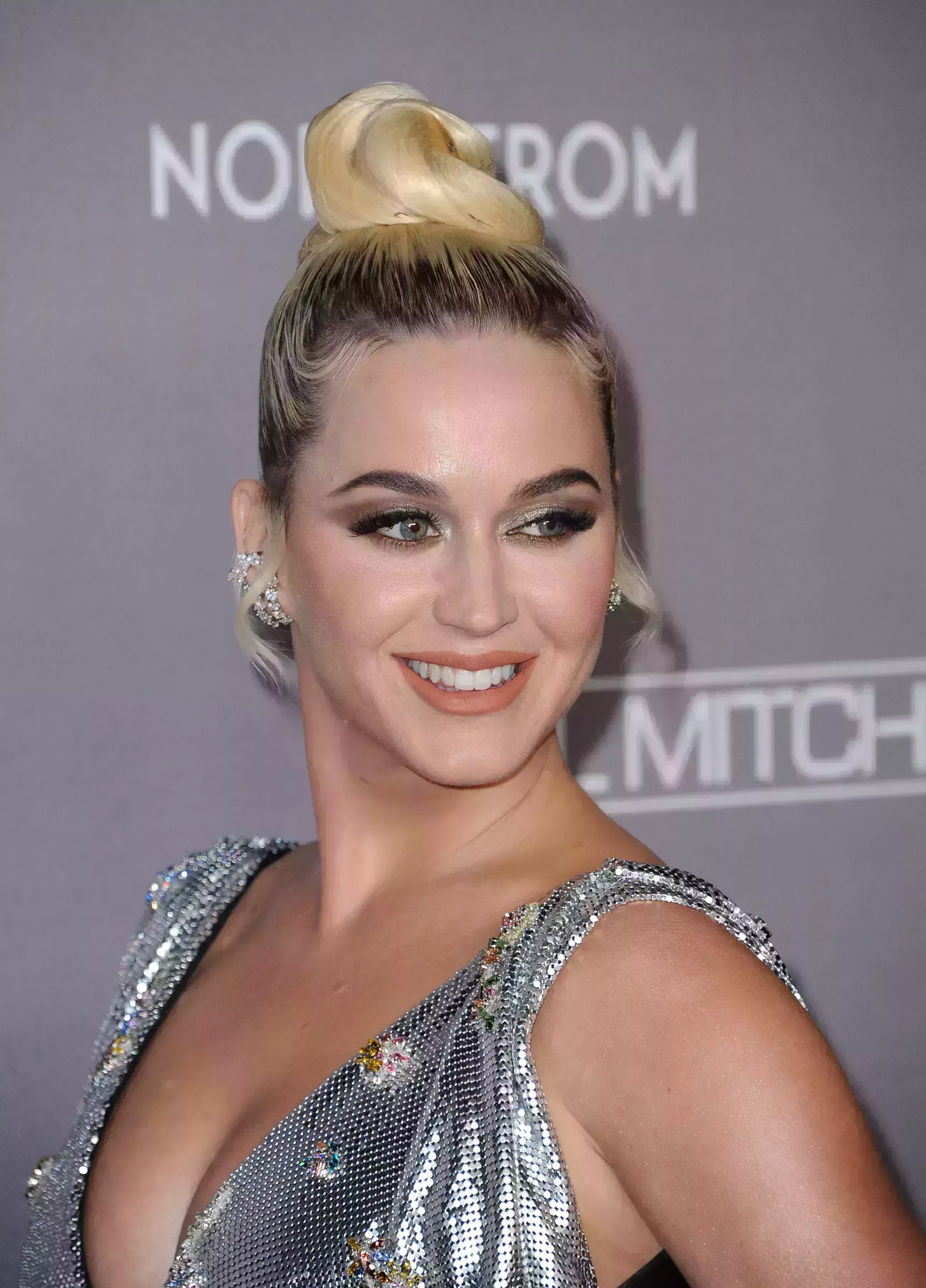 Katy Perry’s Platinum Blonde Hair with Dark Roots