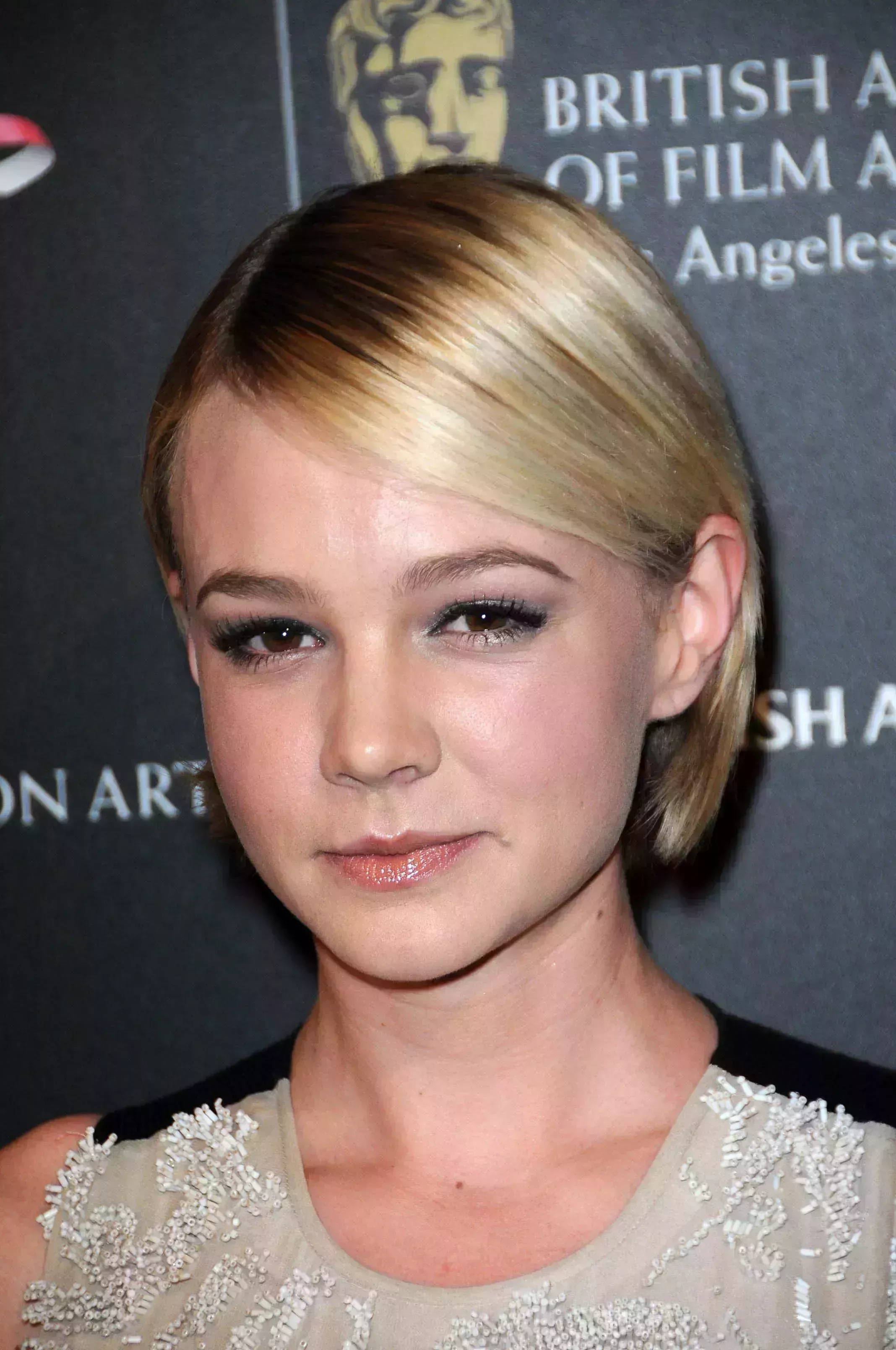 Carey Mulligan’s Short Blonde Balayage