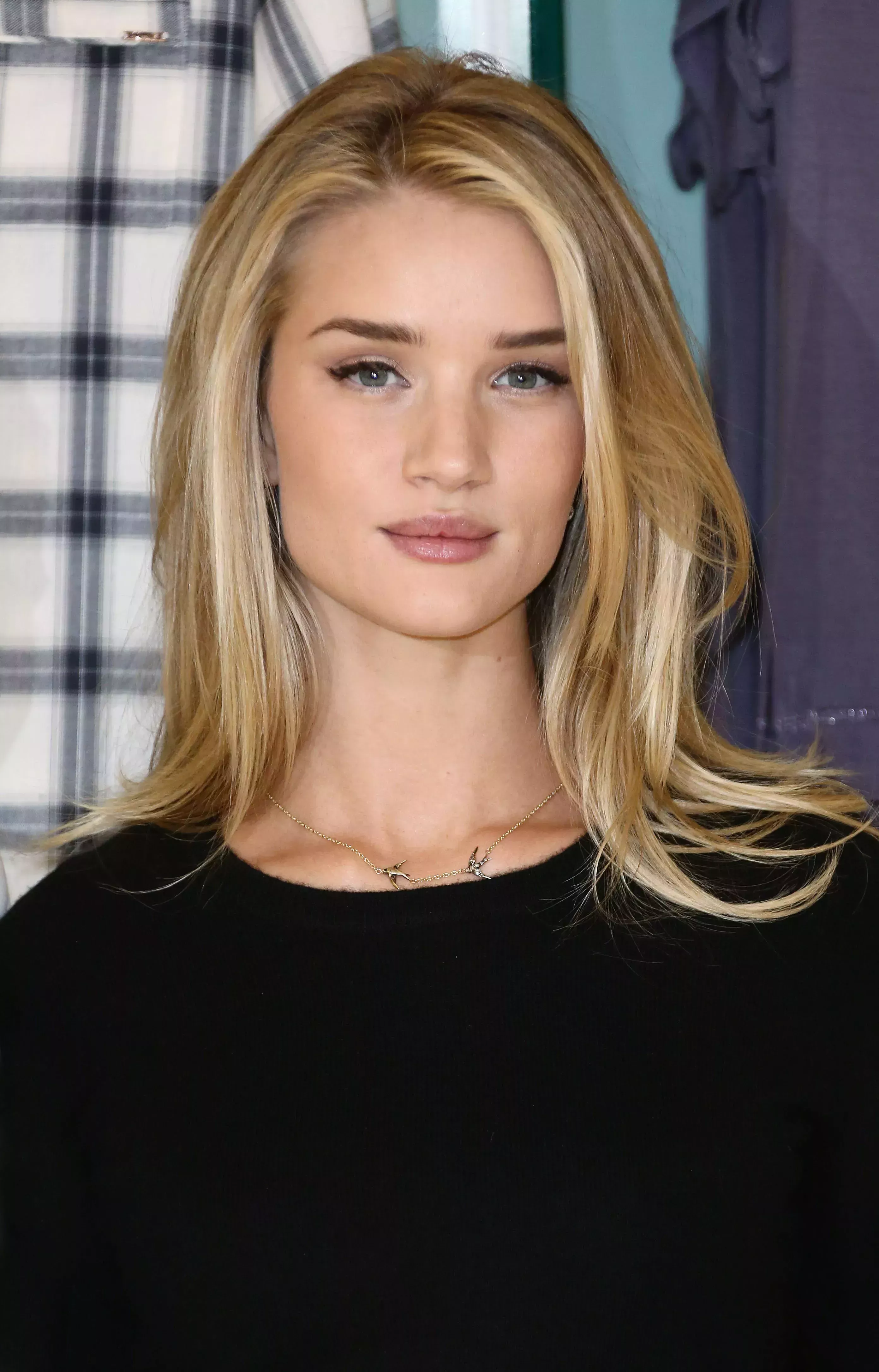 Rosie Huntington-Whiteley’s Face-Framing Blonde Balayage